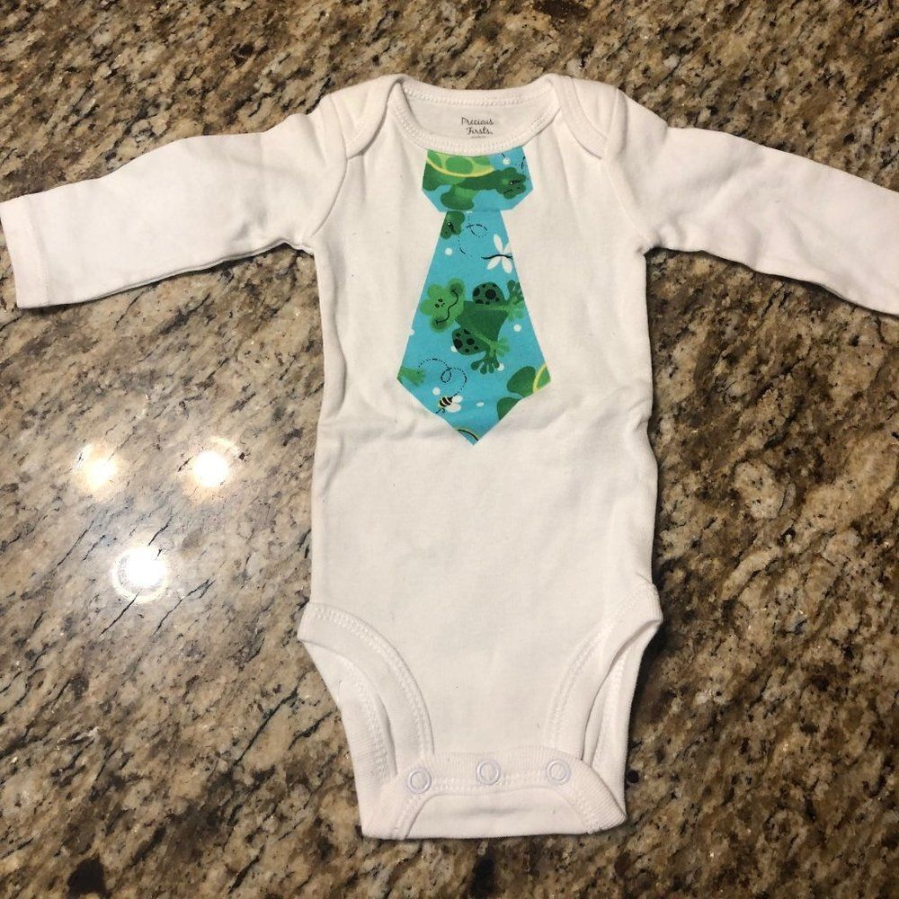 Onesis with Frog Tie     1NBFROG  Newborn  Handmade NWT Boutique